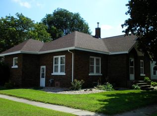 201 4th St SW, Waverly, IA 50677