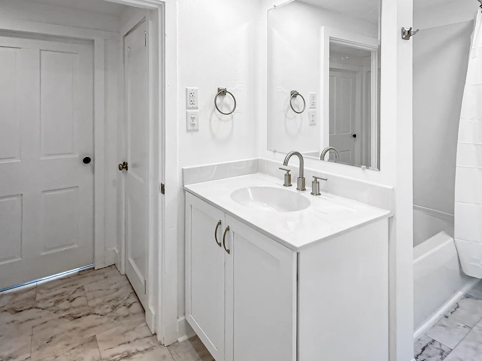3 bed, 1163 sqft, $2,095 — Photo 3
