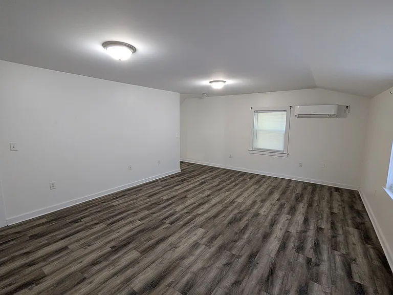 516 Trade St — Photo 15