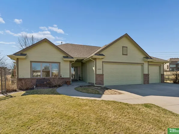 12219 S 75th Cir, Papillion, NE 68046