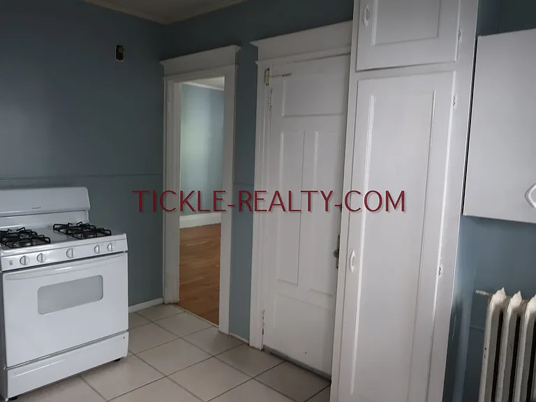 368 Alexander St — Photo 5