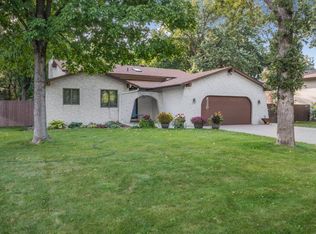 8330 Knollwood Dr, Mounds View, MN 55112