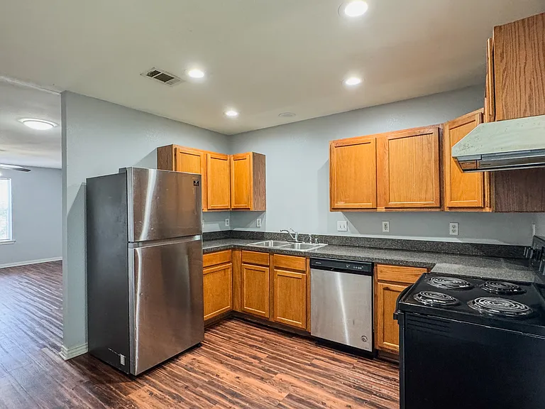 1712 Manor Garden Curv — Photo 6