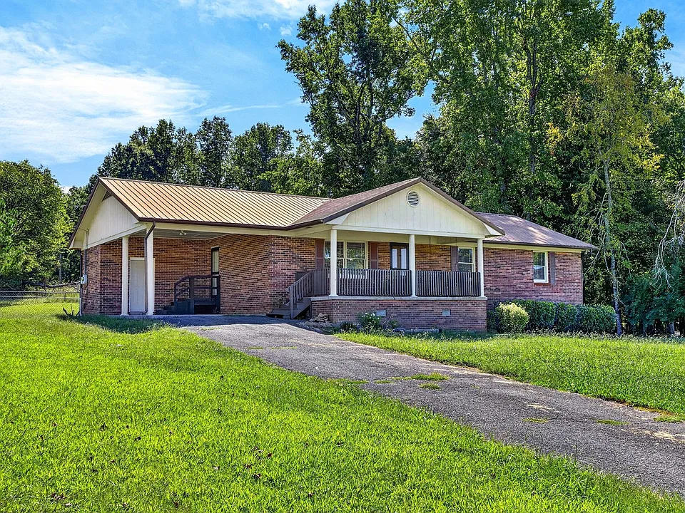 661 Brooklawn Trl SE