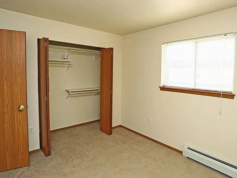 BREEZEWOOD APARTMENTS — Photo 19