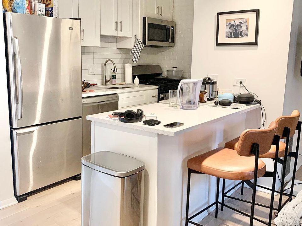 1st image of 445 W Grant Pl #9