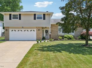 5833 Gareau Dr, North Olmsted, OH
