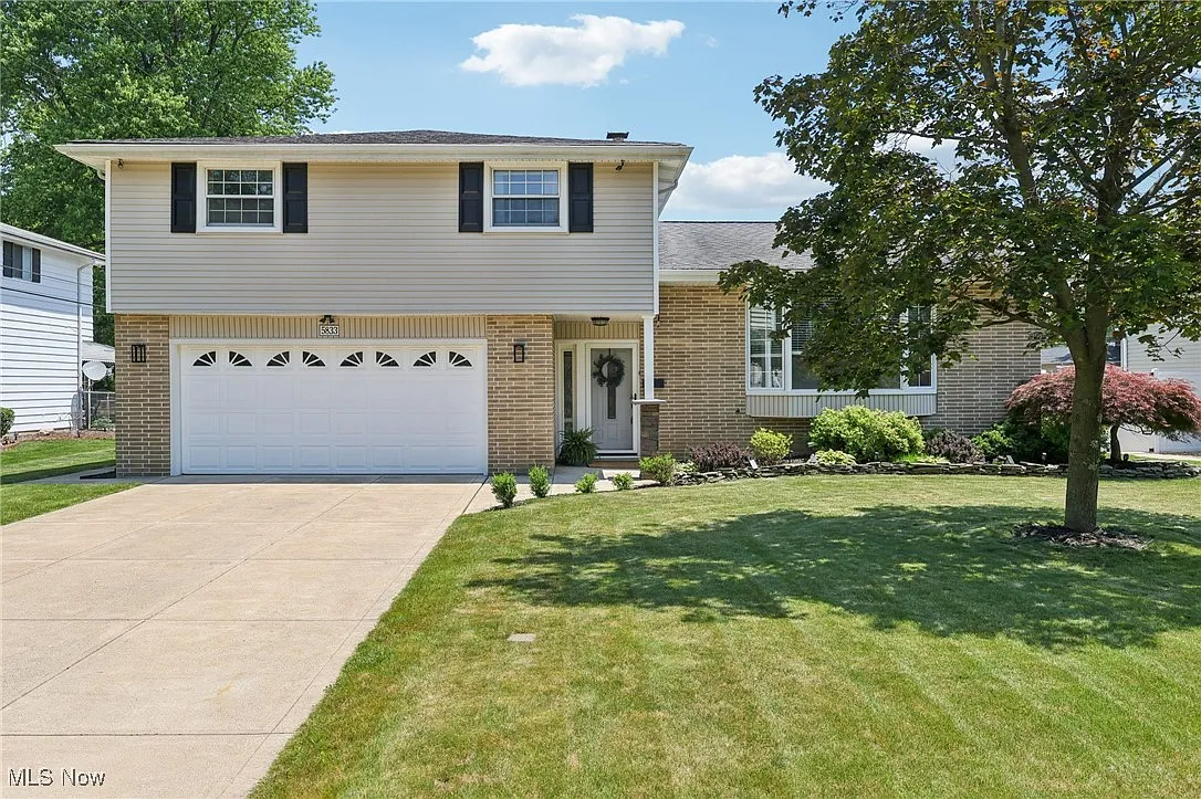 5833 Gareau Dr photo 1