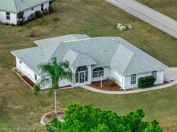 4th image of 200 Maple Ln