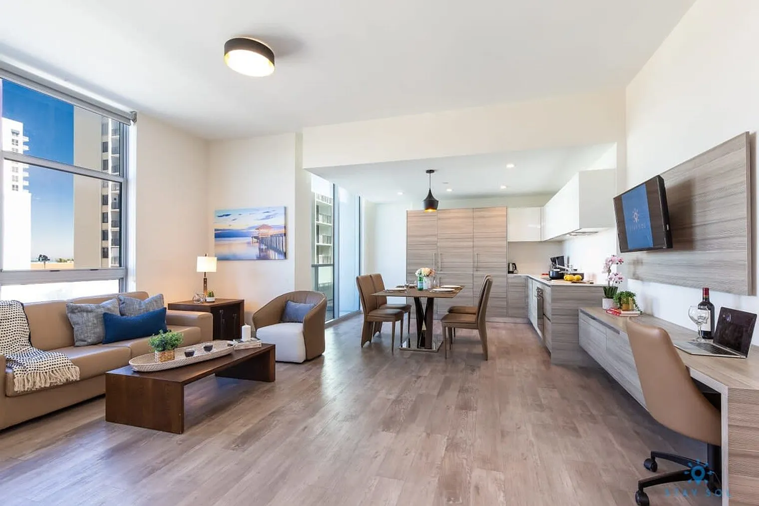 1 bed, 1.0 bath, 699 sqft, $2,477 — Photo 2