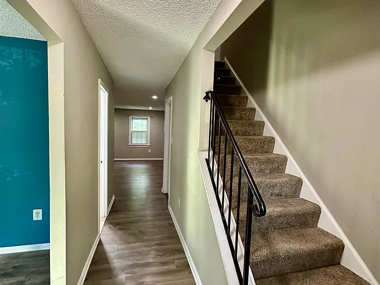 3070 Tecumseh Ct — Photo 3