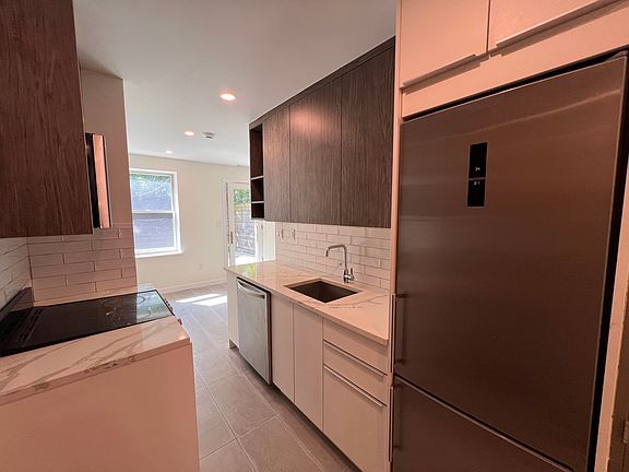 5th image of 1390 Bedford Ave #1