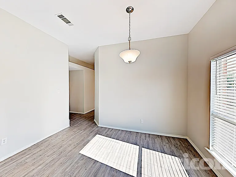 1015 James Donald Ln — Photo 5