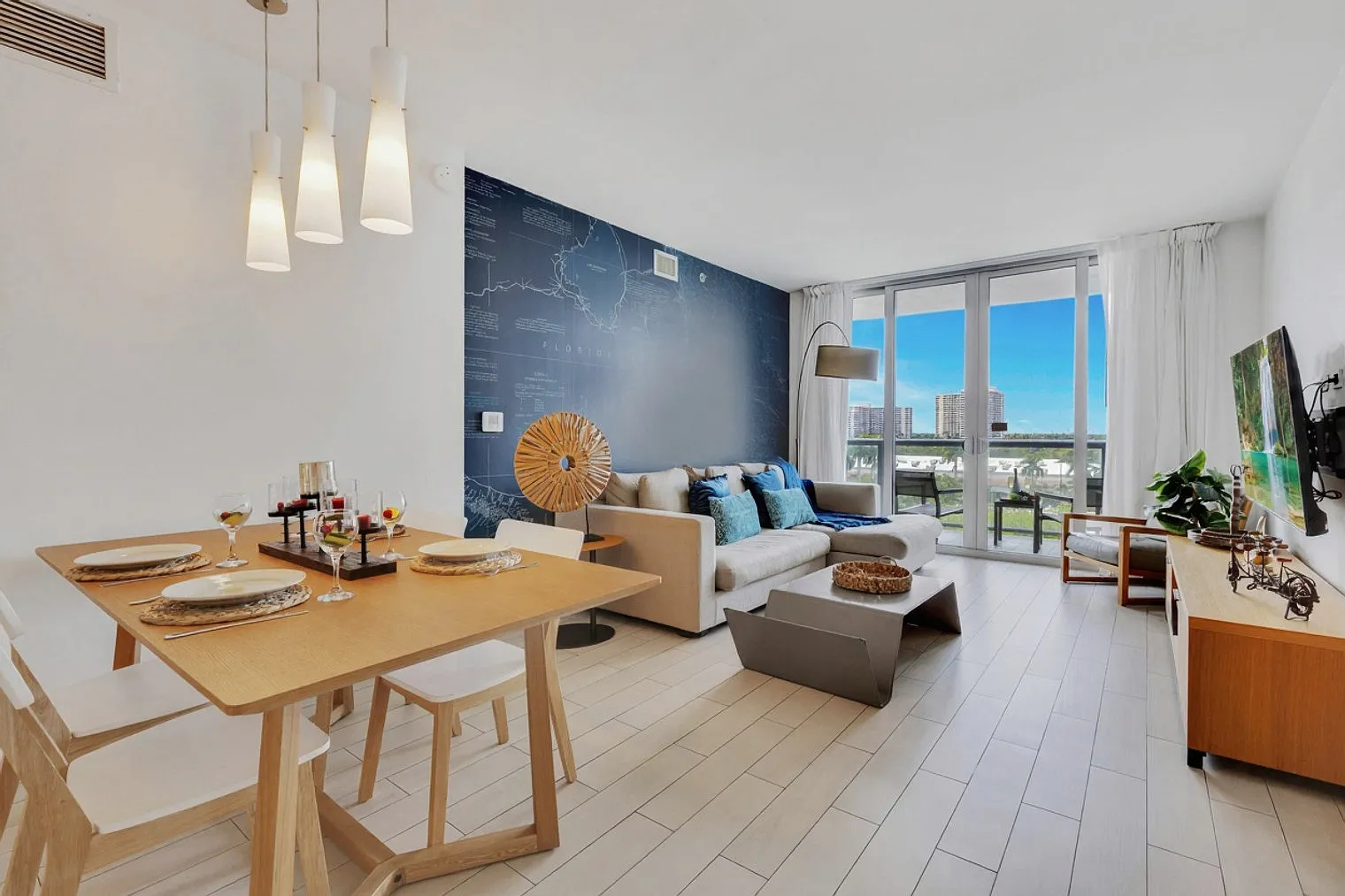 1 bed, 1.0 bath, 699 sqft, $1,913 — Photo 1