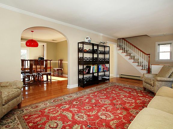 3rd image of 8 Harrington Pl #Hse