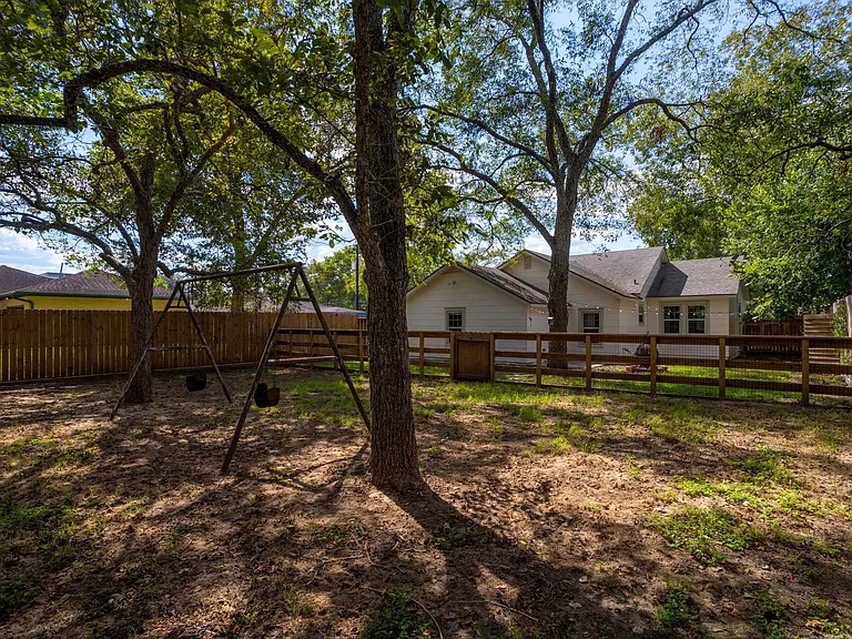 1517 Live Oak St — Photo 33