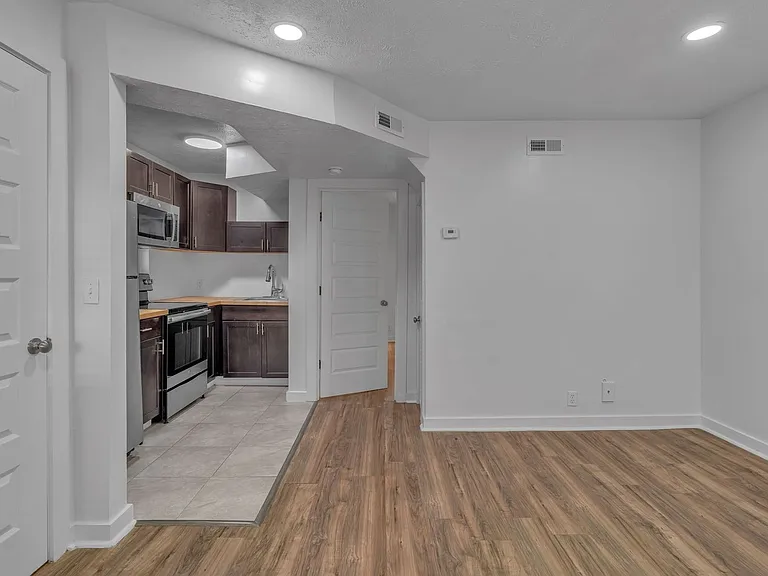 2714 Jefferson St — Photo 26