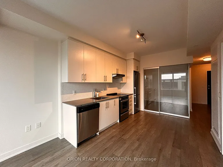 212 King William St #620 — Photo 5