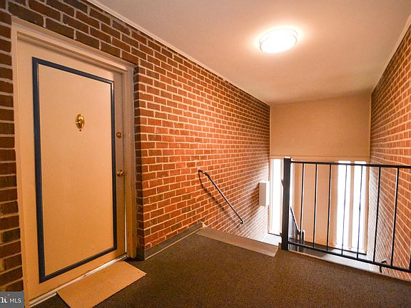 2nd image of 200 Erin Way APT 202