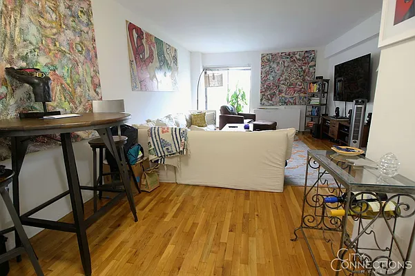 Rented by City Connections Realty | media 11