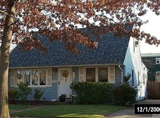 357 Argyle Rd, Cedarhurst, NY 11516