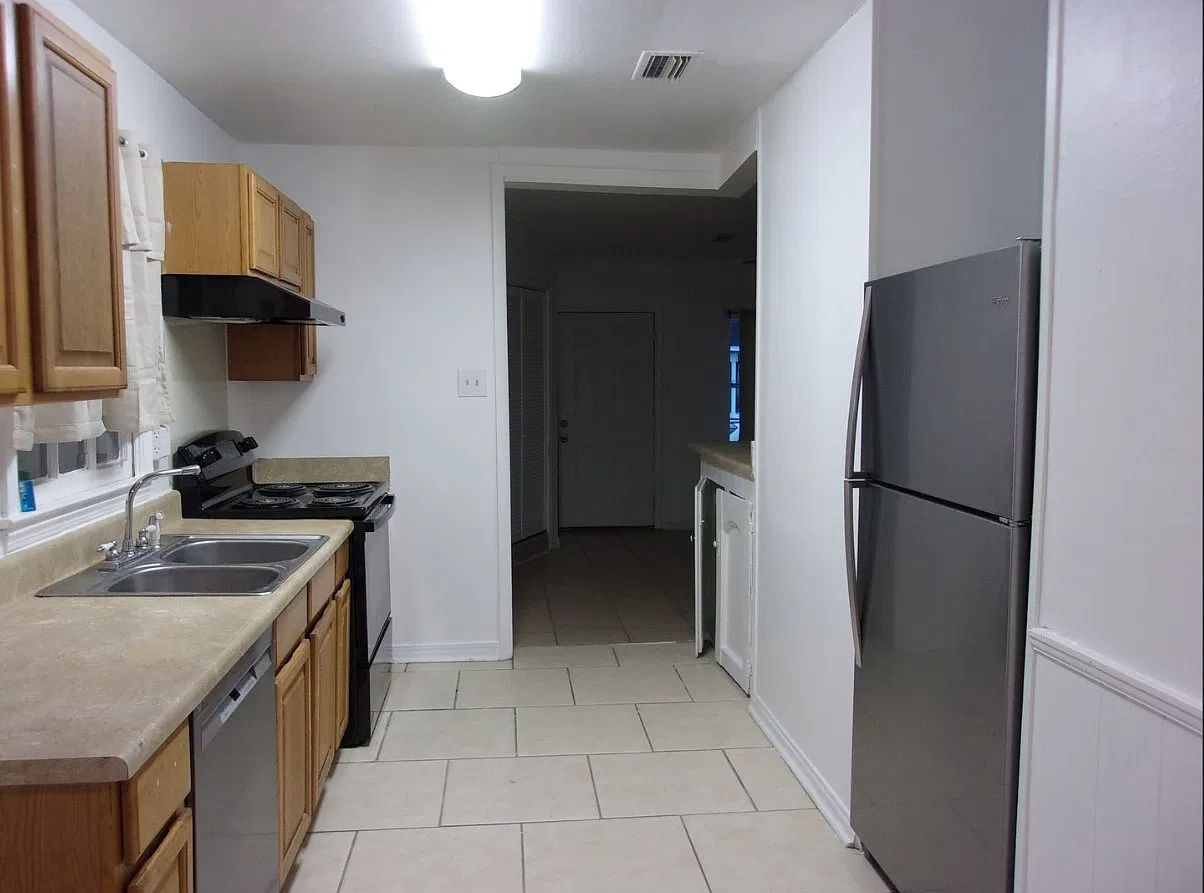 3 bed, 1325 sqft, $1,250 — Photo 2