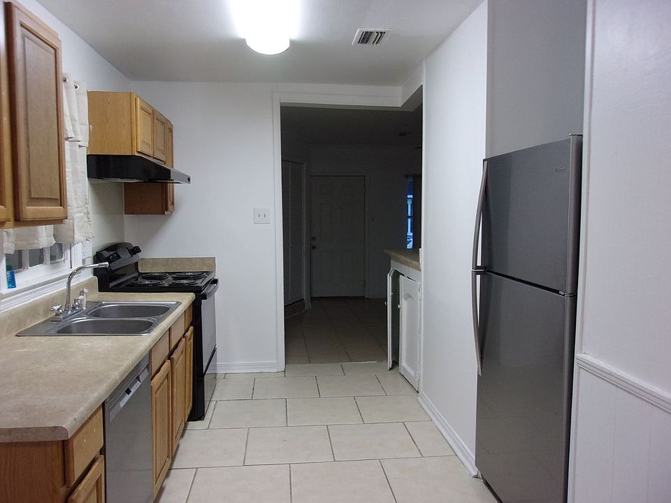 2nd image of 1575 Cody Rd N