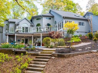 1070 Foxcliff Dr, Mebane, NC 27302