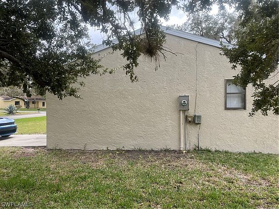 3rd image of 4032 N Edgewater Cir