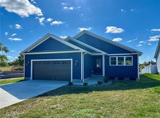 1919 Carnegie Heights Dr, Niles, OH 44446