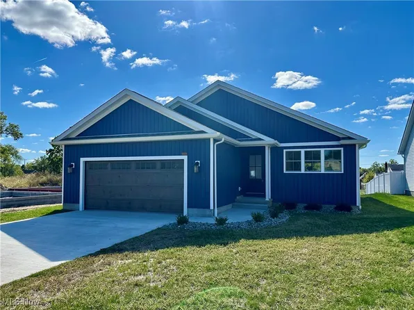 1919 Carnegie Heights Dr, Niles, OH 44446