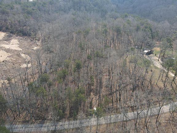 3rd image of 1065 Deerhead Rd