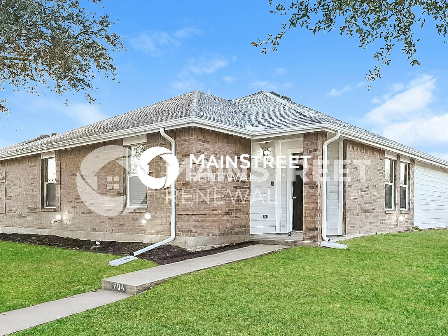 704 Panola Dr — Photo 1