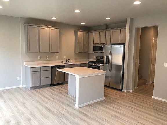 3rd image of 5004 Evie St SE