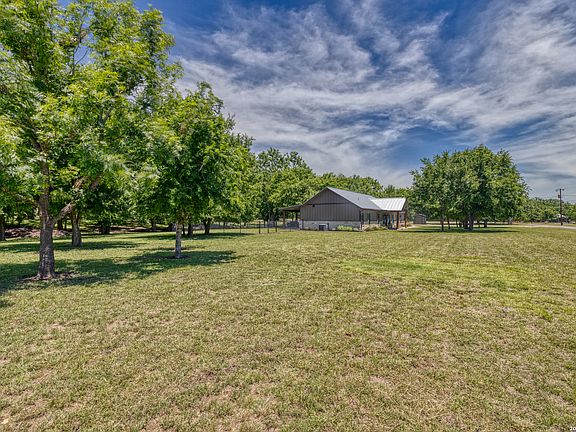 4th image of 863 Flatrock Circle