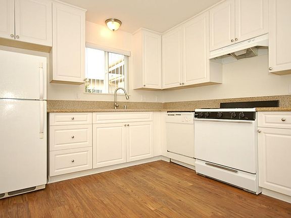 5th image of 3580 Carlsbad Blvd APT E