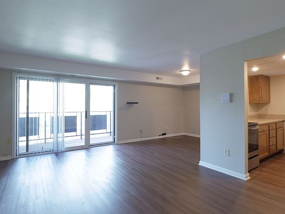 5th image of 558 S Trenton Ave #558B