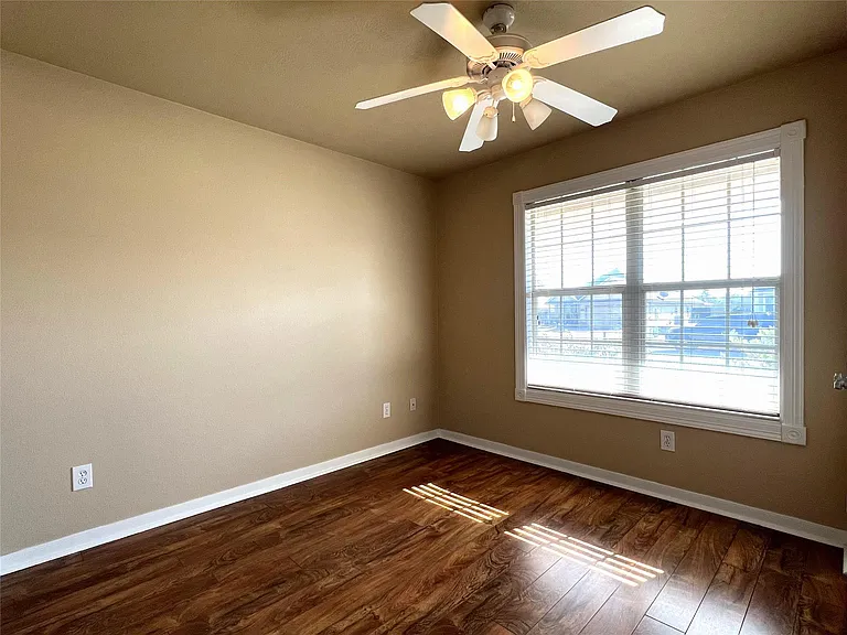 407 Laney St — Photo 24