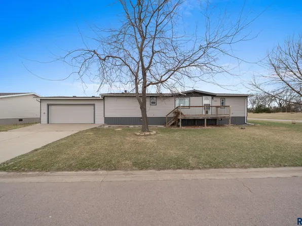 900 S Harrison St, Lennox, SD 57039