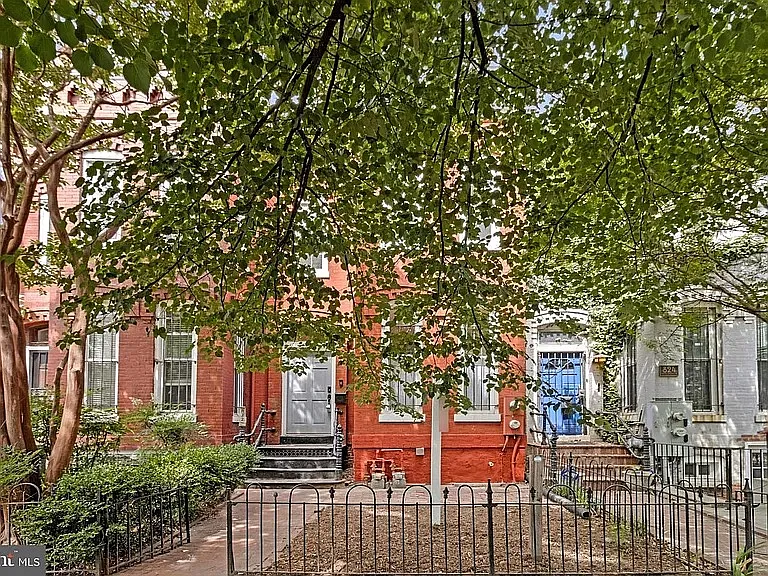822 5th St NE — Photo 4