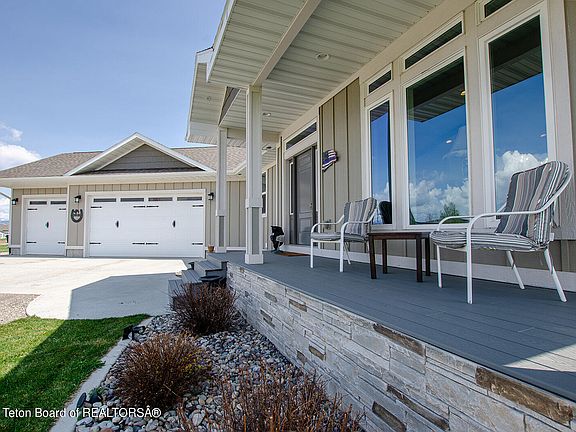 4th image of 186 Southbrook Dr