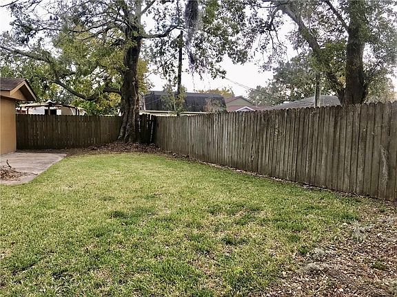 4th image of 2100 Bonnie Ann Dr