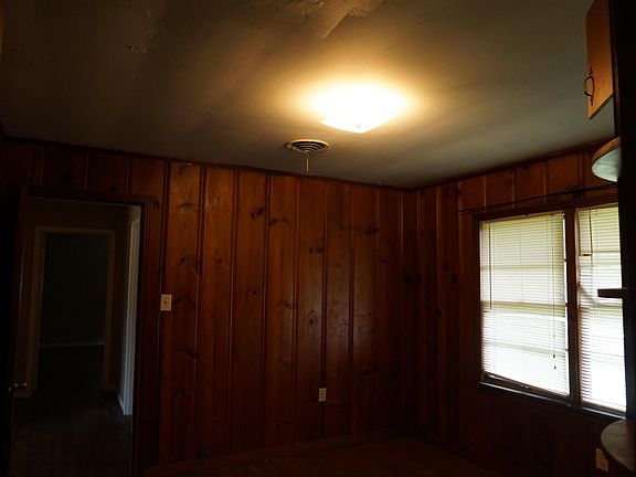 3rd image of 609 E Race Ave