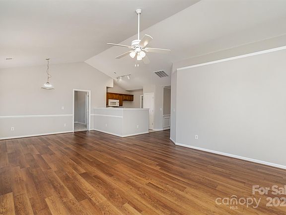 2nd image of 174 Jacobs Woods Cir