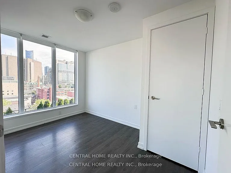 203 College St #806 — Photo 8