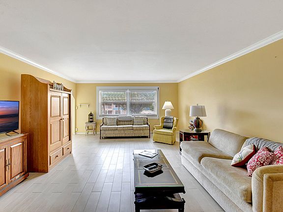 5th image of 80 Venetian Drive #201s