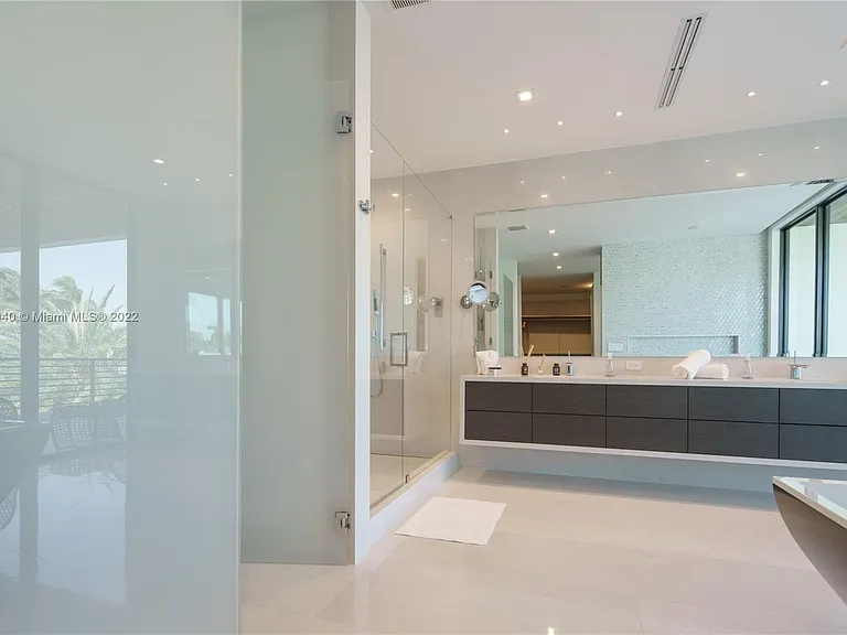 128 Fiesta Way — Photo 32