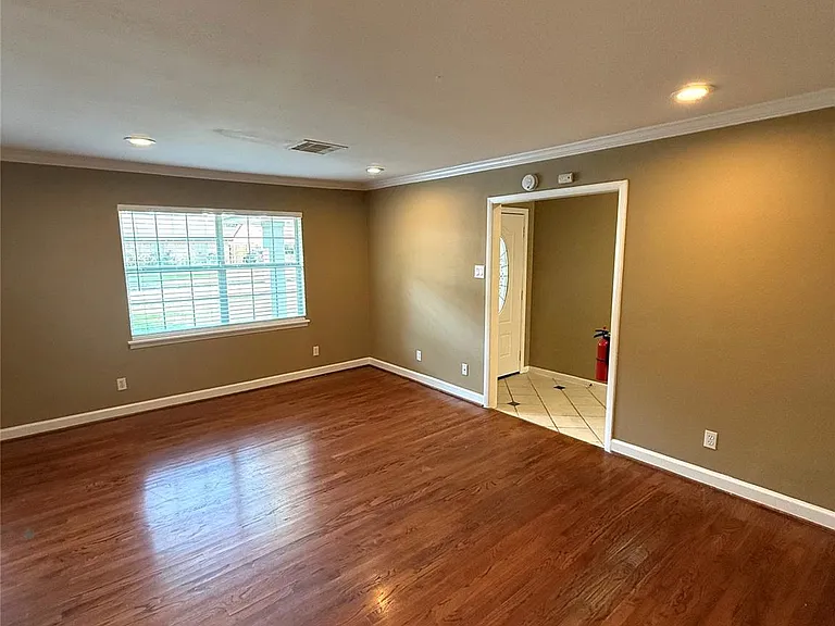 5811 McKnight St — Photo 9