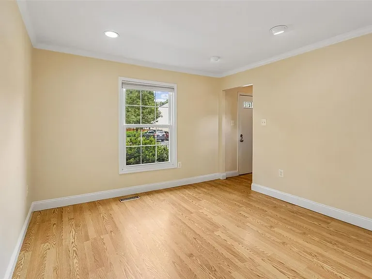 4 Kirkfield Ct — Photo 5
