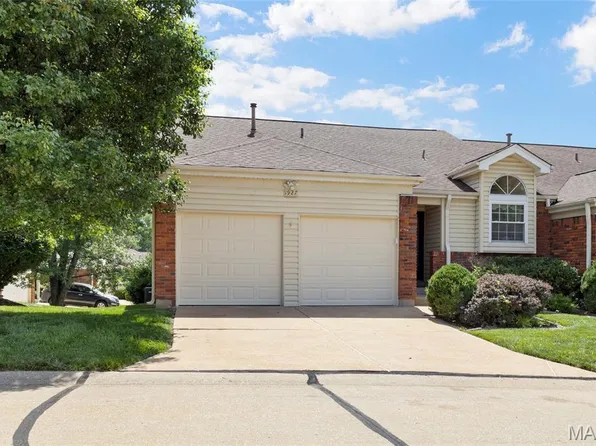 1927 Bennington Common Dr, Saint Louis, MO 63146